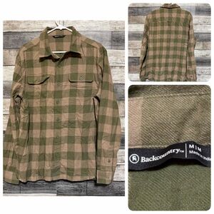 Backcountry Flannel Shirt Men’s M Tan Green Plaid Button Up 100% Cotton